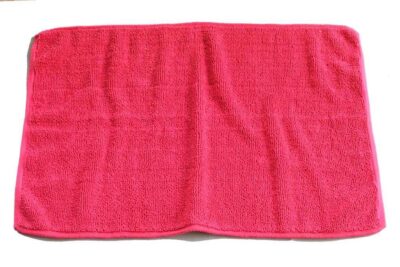 שטיח מגבת אדום לאמבטיה