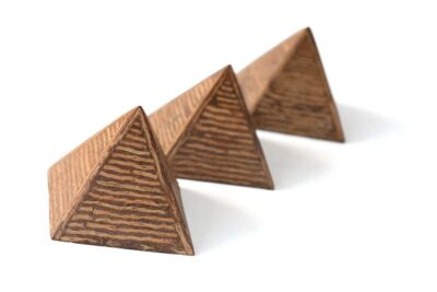 פרמידות עץ קטנות