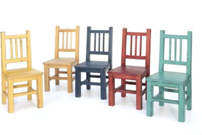 מודלים של כסאות צבעוניים