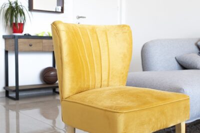 כורסא צהובה לסלון