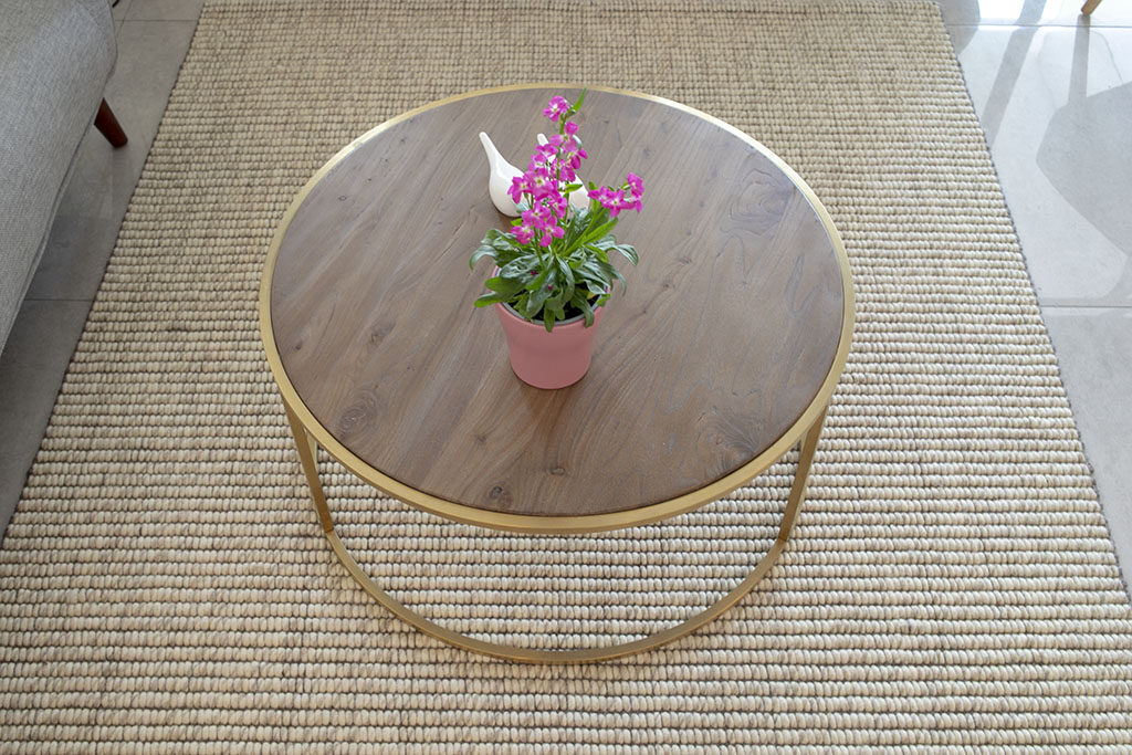 שטיח צמר ושולחן סלון