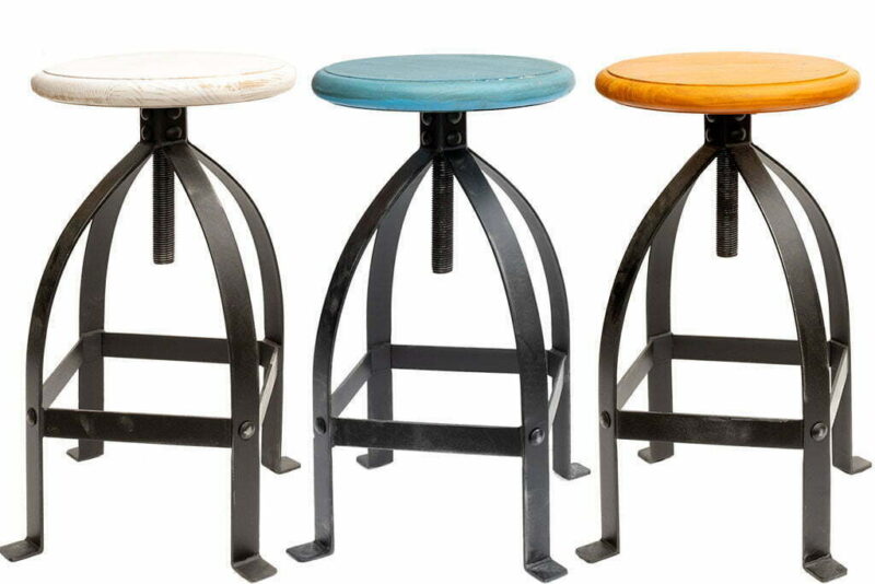 כסאות בר ברזל צבעוניים